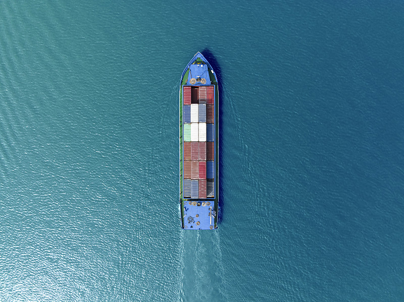 木制栏杆经广东深圳跨国货运送到阿联酋
