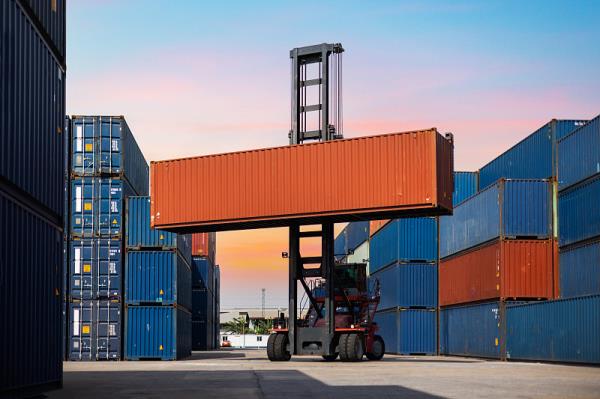 国际空运服务的种类：快速与经济运输的平衡