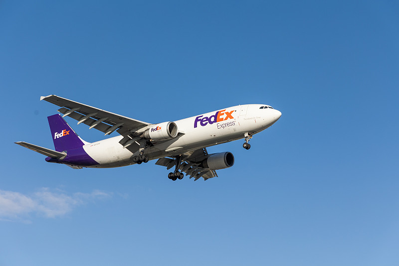 义乌到西班牙费罗尔 (Ferrol)的傣族织锦使用跨境海空联运6天送到