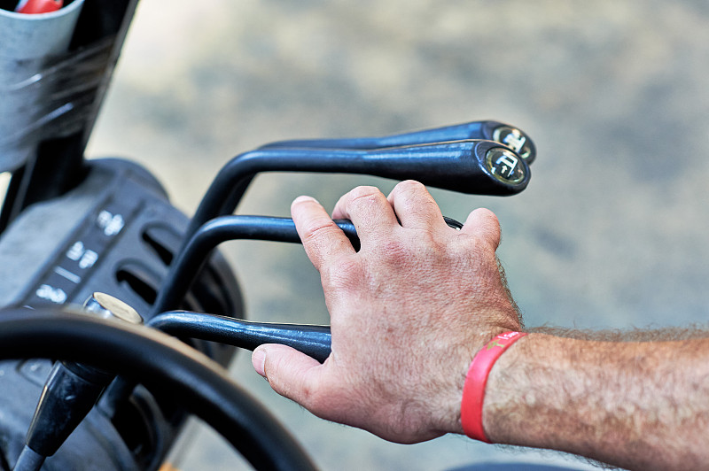 6人救助艇采用上海散货船运输发往卡塔赫纳 (Cartagena)