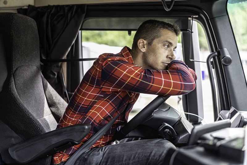 床上桌/折叠桌借助中国义乌多式联运托运至巴塞罗那