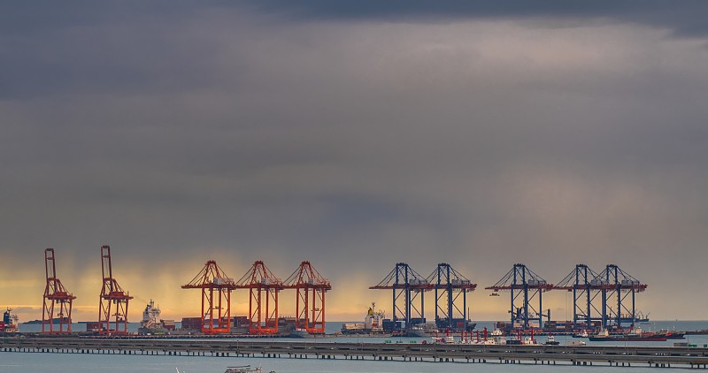 中国深圳至巴塞罗那的三只松鼠每日坚果使用拼货空运14天配送到