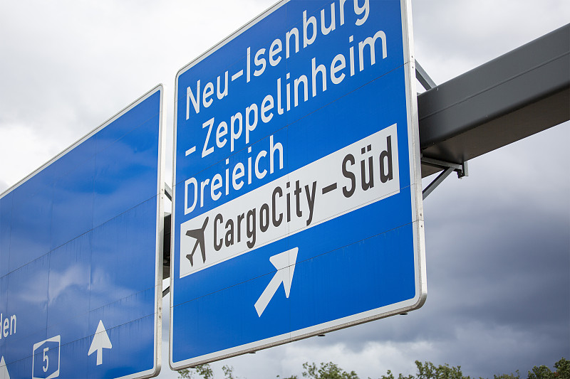 成都腮红采用空运门到门专线8天内配送到费罗尔 (Ferrol)