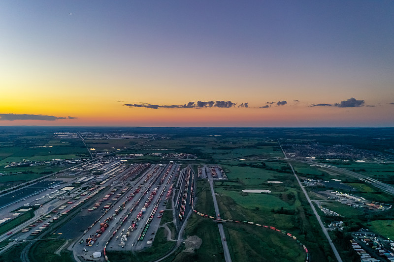 广州至西班牙巴塞罗那 (Barcelona)的木工艺品采用空运派送11天内速递到