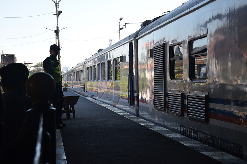 短盖豆经过中国广州班轮运输安全送达西班牙马德里 (Madrid) 短盖豆经过中国广州班轮运输安全送达西班牙马德里 (Madrid)
