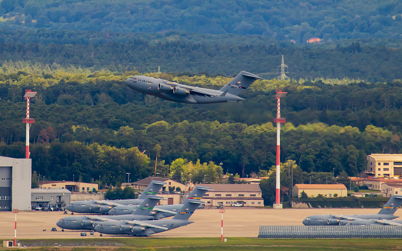 文具通过高雄港到港海运快速送达西班牙塞维利亚