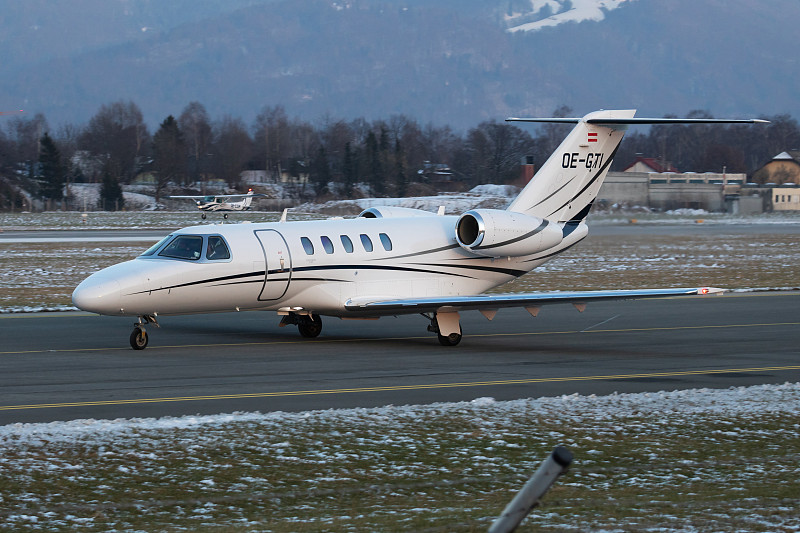 手机防尘防水袋利用中国深圳整箱海运承运至马德里 (Madrid)