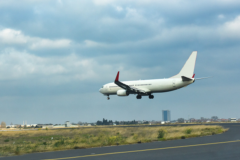 文具借助东莞国际空运专线送到塔拉戈纳 (Tarragona)