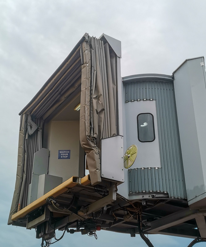 毛戈平高光膏使用义乌普货空运送到西班牙加的斯 (Cadiz)