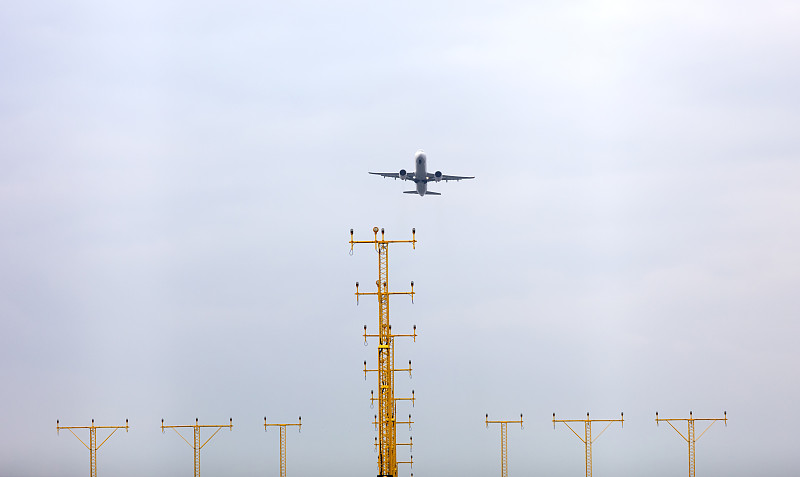 游戏耳机借助深圳加急空运送达西班牙维哥