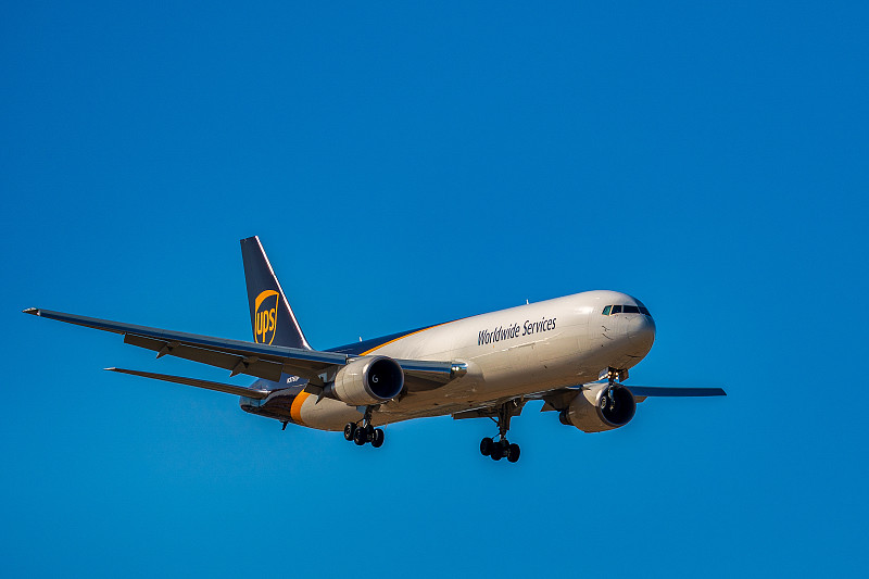 书皮借助天津多式联运送达西班牙希洪 (Gijón)