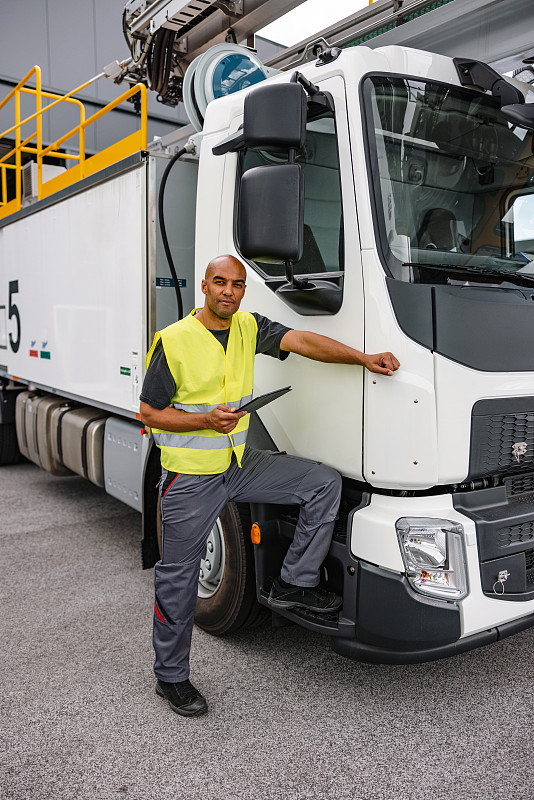 彩色涂层钢板利用广州港到港海运及时送达费罗尔 (Ferrol)