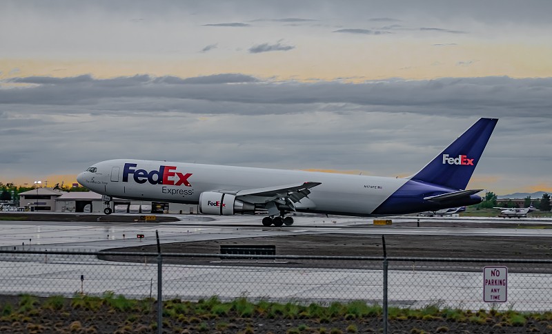 太极剑采用中国昆明国际海空联运送到希洪 (Gijón)