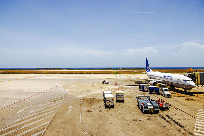 中国西安到加的斯的音乐耳机使用空运快递3天内送到