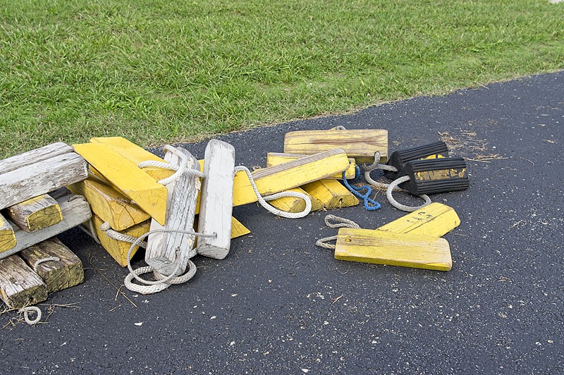 合成纤维面料经过大连跨境海空联运配送至西班牙巴塞罗那