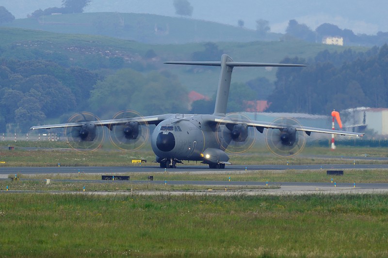 中国上海到西班牙巴塞罗那的嫁接刀采用空运物流专线8天送达