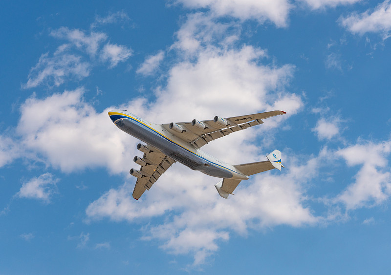 窗帘采用深圳航空货运配送到西班牙加的斯 (Cadiz)
