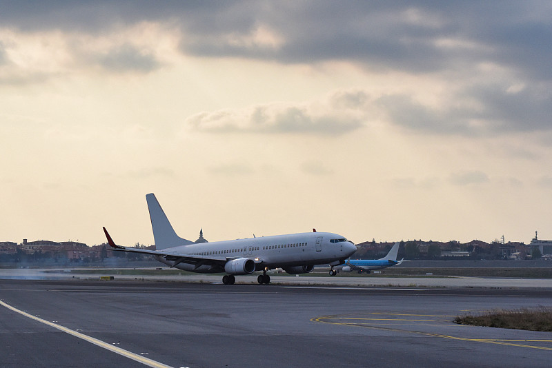 中国成都迪卡侬登山杖使用国际海空联运13天配送到阿尔赫西拉斯 (Algeciras) 中国成都迪卡侬登山杖使用国际海空联运13天配送到阿尔赫西拉斯 (Algeciras)