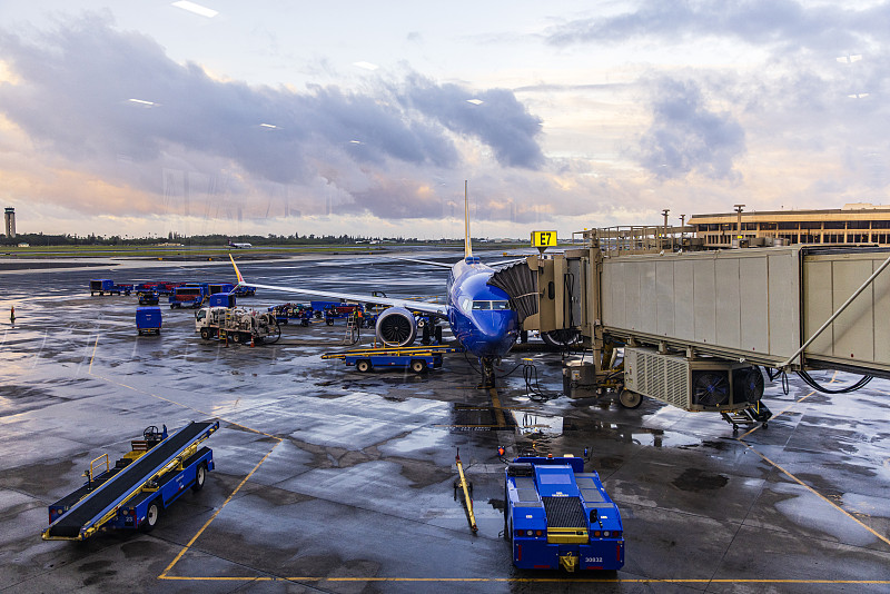 中国天津牧高笛睡袋使用空运快递13天送达塞维利亚 (Sevilla)