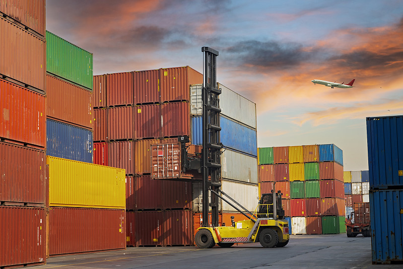 成都至瓦伦西亚的化妆包/化妆箱使用优先空运5天内送到