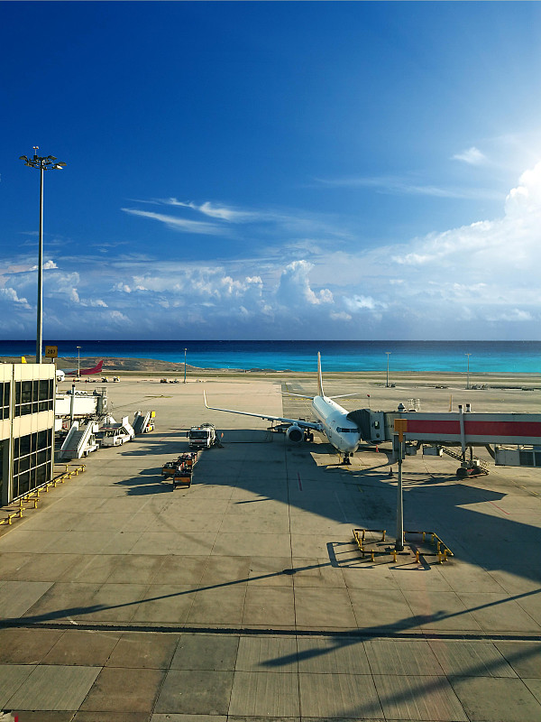 中国广州施耐德钢笔使用拼货空运11天配送到巴塞罗那 (Barcelona)