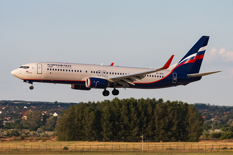 中国深圳衣物整理箱使用航空快递14天速递到奥维耶多 (Oviedo)