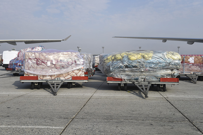 上海到西班牙费罗尔的化妆水采用空运10天送达