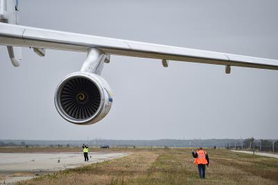 中国西宁至西班牙加的斯 (Cadiz)的轴承钢棒使用空运快递3天内送到