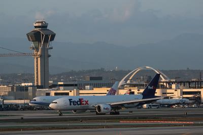 北京到西班牙格拉纳达 (Granada)的凉席/电热毯/暖宝宝使用空运门到门专线15天内速递到